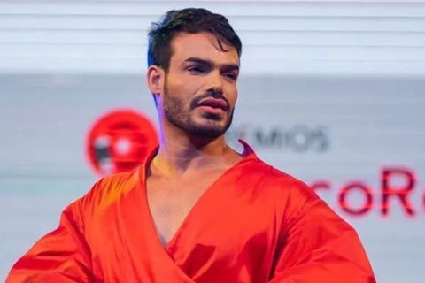 Un cunoscut prezentator a murit la doar 41 de ani! Totul a pornit de la o procedură cosmetică